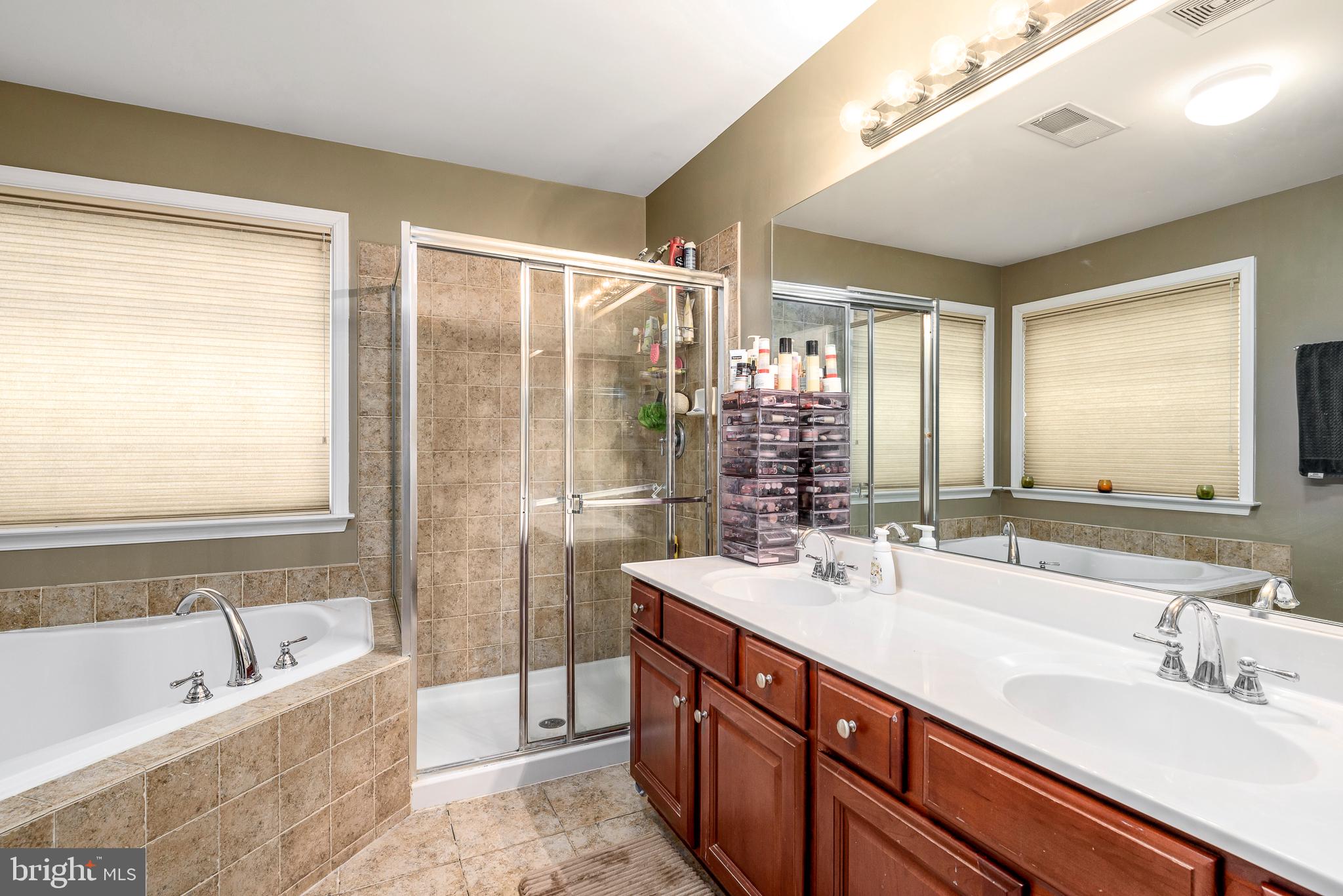 HAWKS VIEW GLEN - Residential