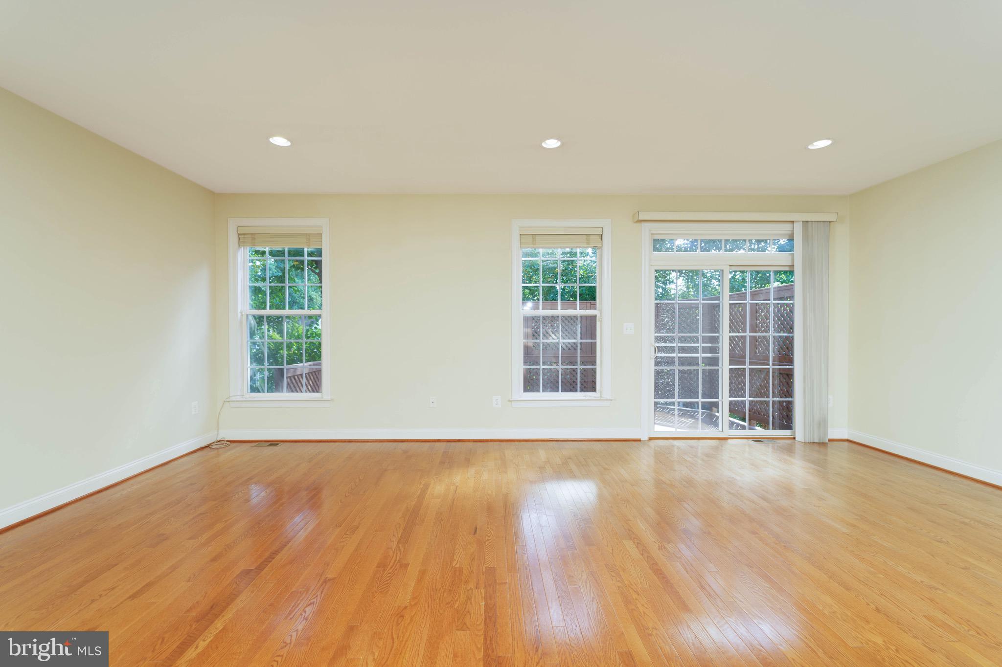 RESERVE AT TYSONS CORNER - Residential Lease