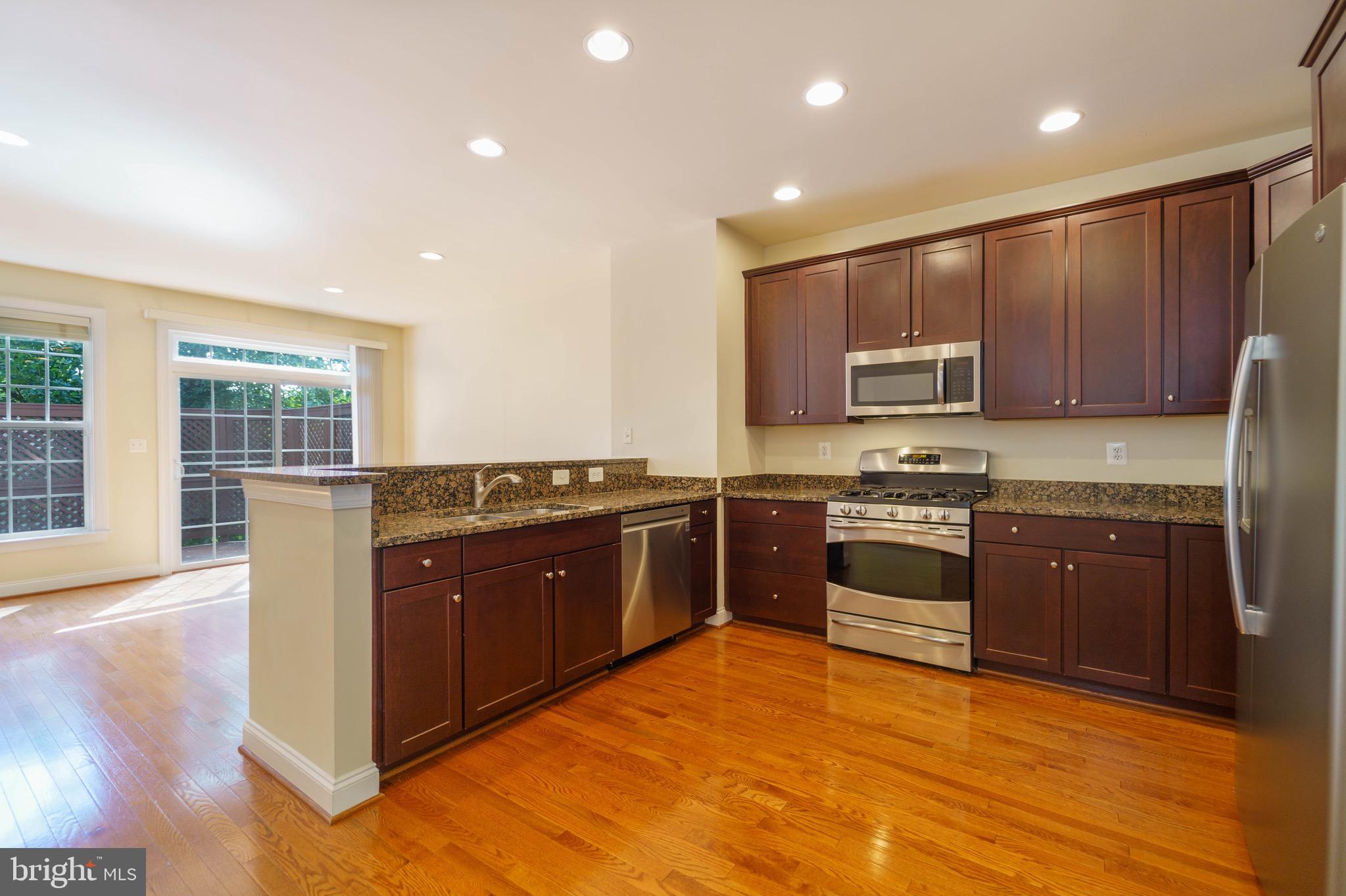 RESERVE AT TYSONS CORNER - Residential Lease