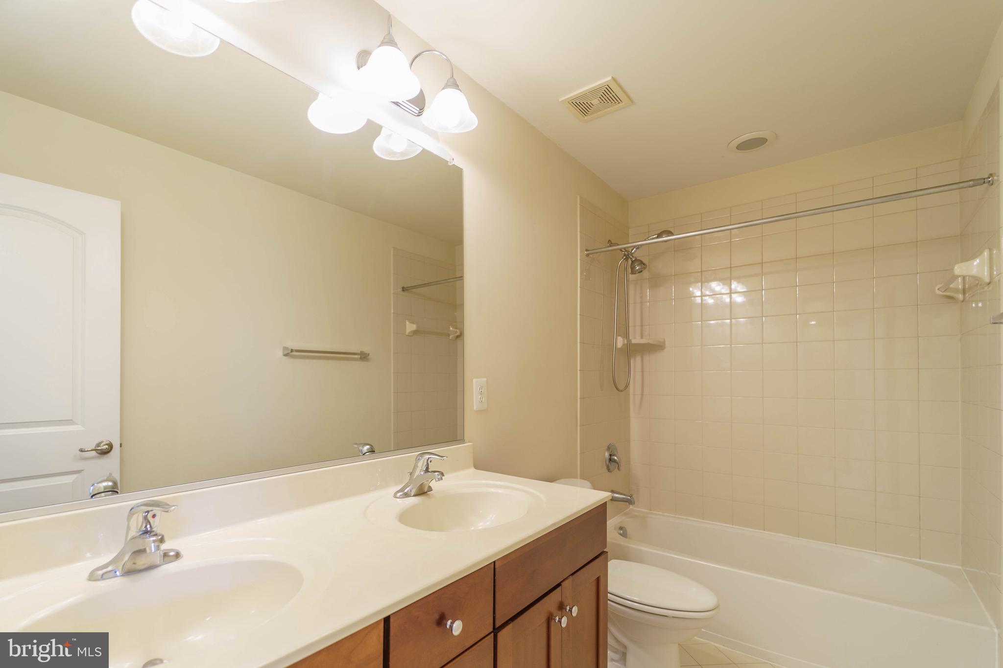 RESERVE AT TYSONS CORNER - Residential Lease