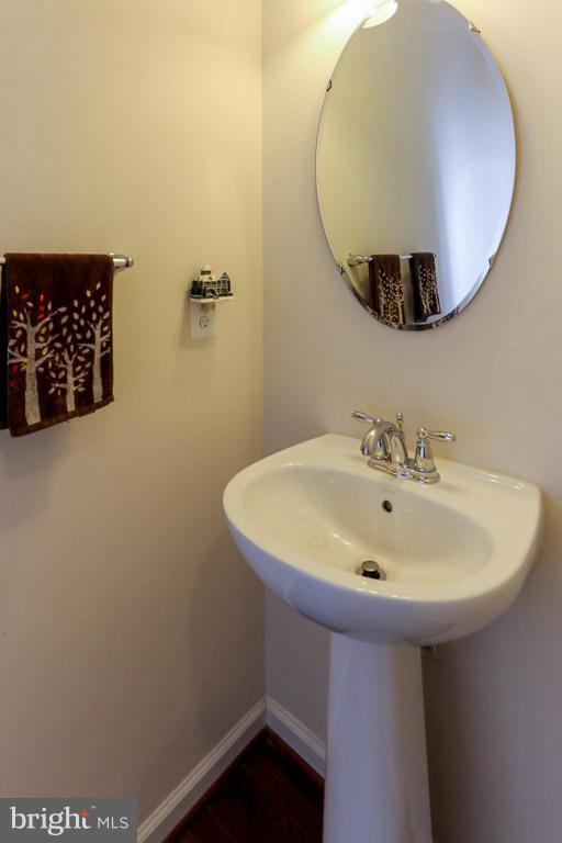 THREE FLAGS - Residential