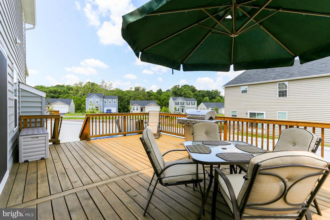 THREE FLAGS - Residential