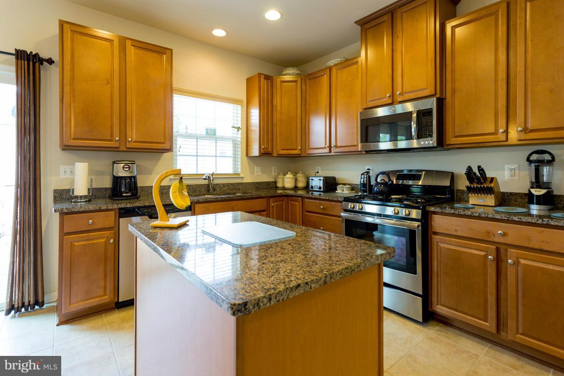 THREE FLAGS - Residential