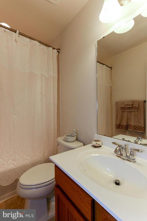 THREE FLAGS - Residential