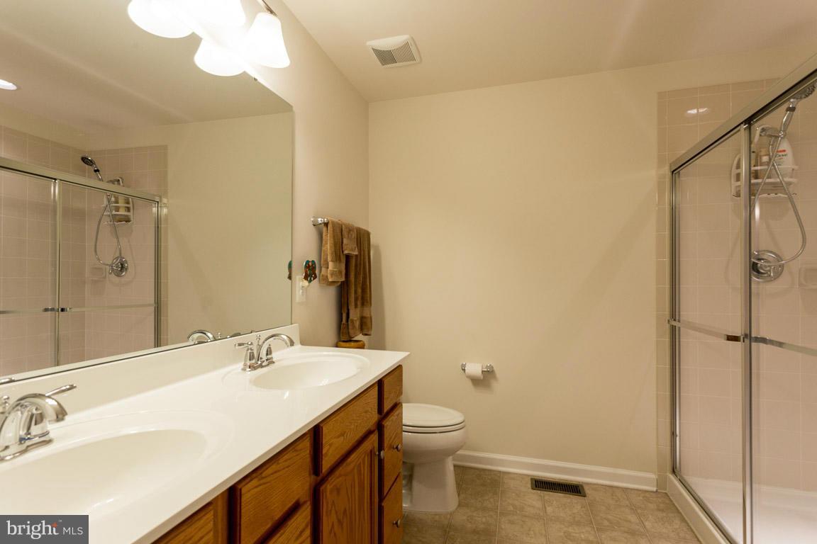 THREE FLAGS - Residential