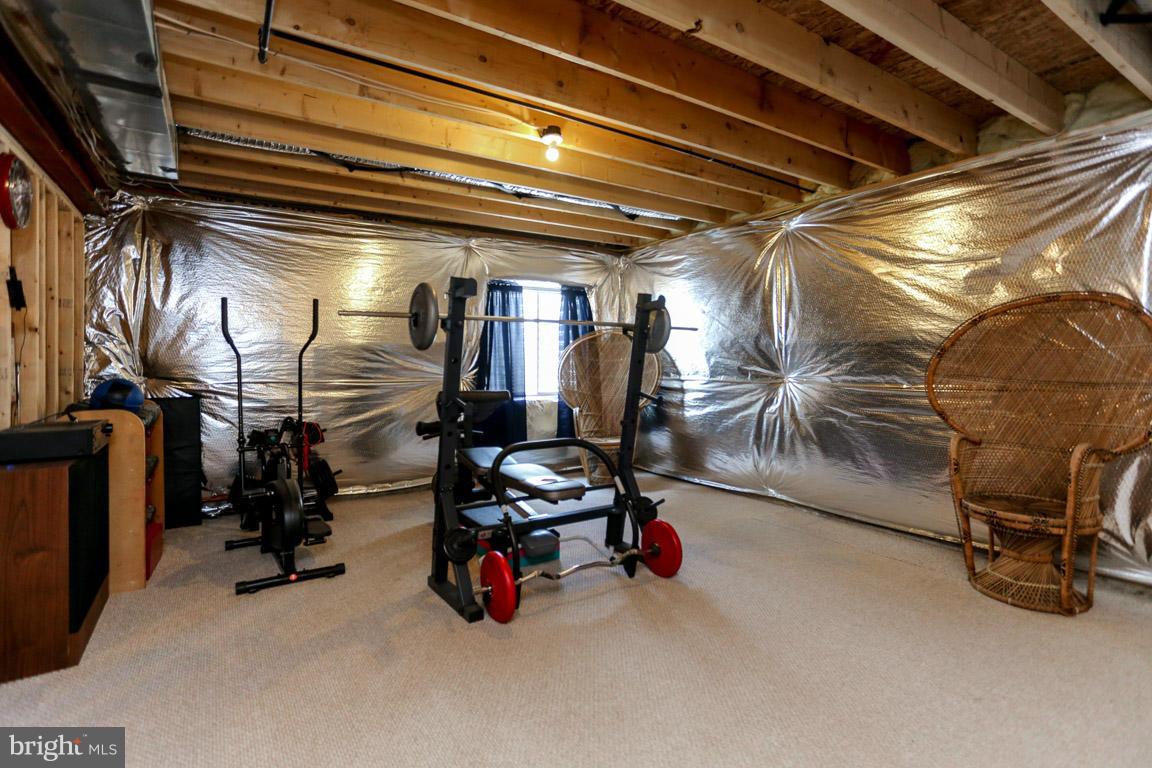 THREE FLAGS - Residential