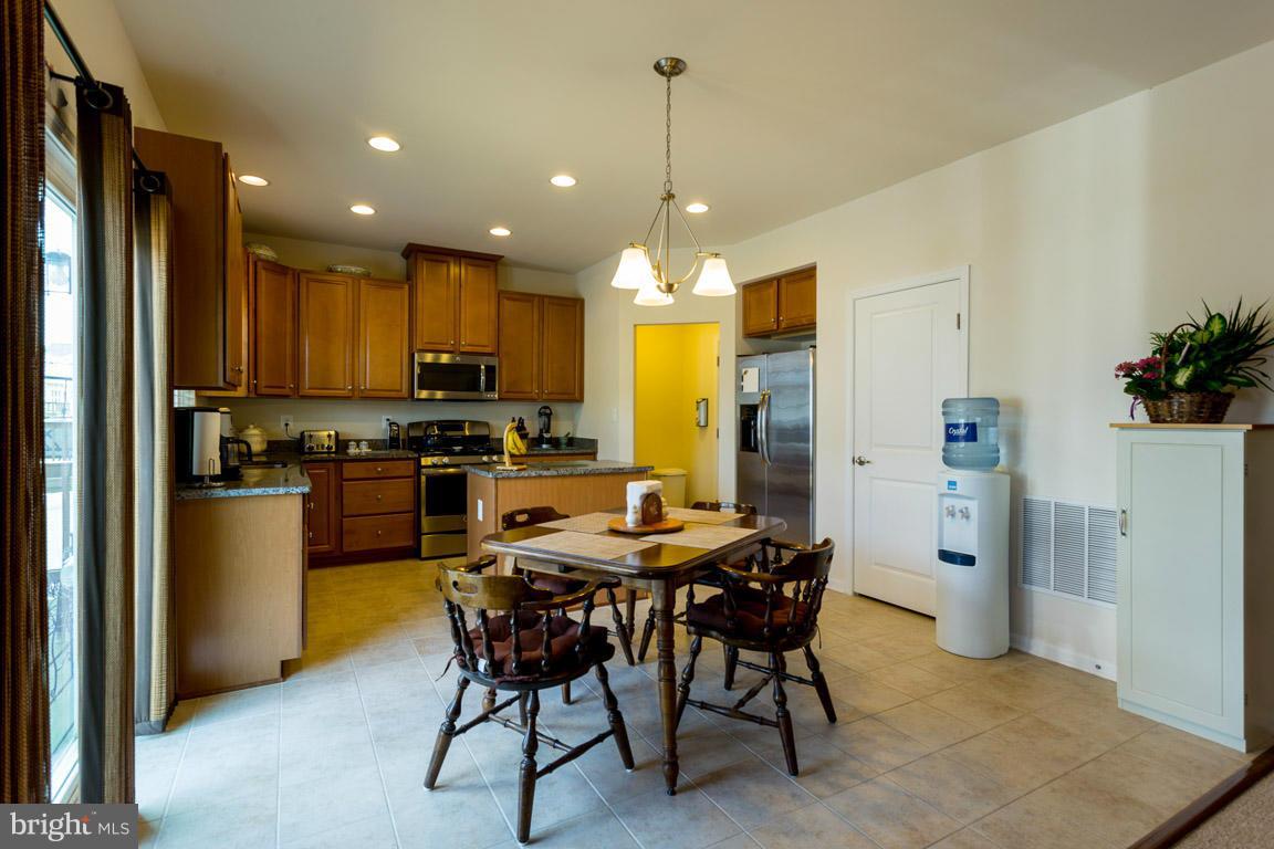 THREE FLAGS - Residential