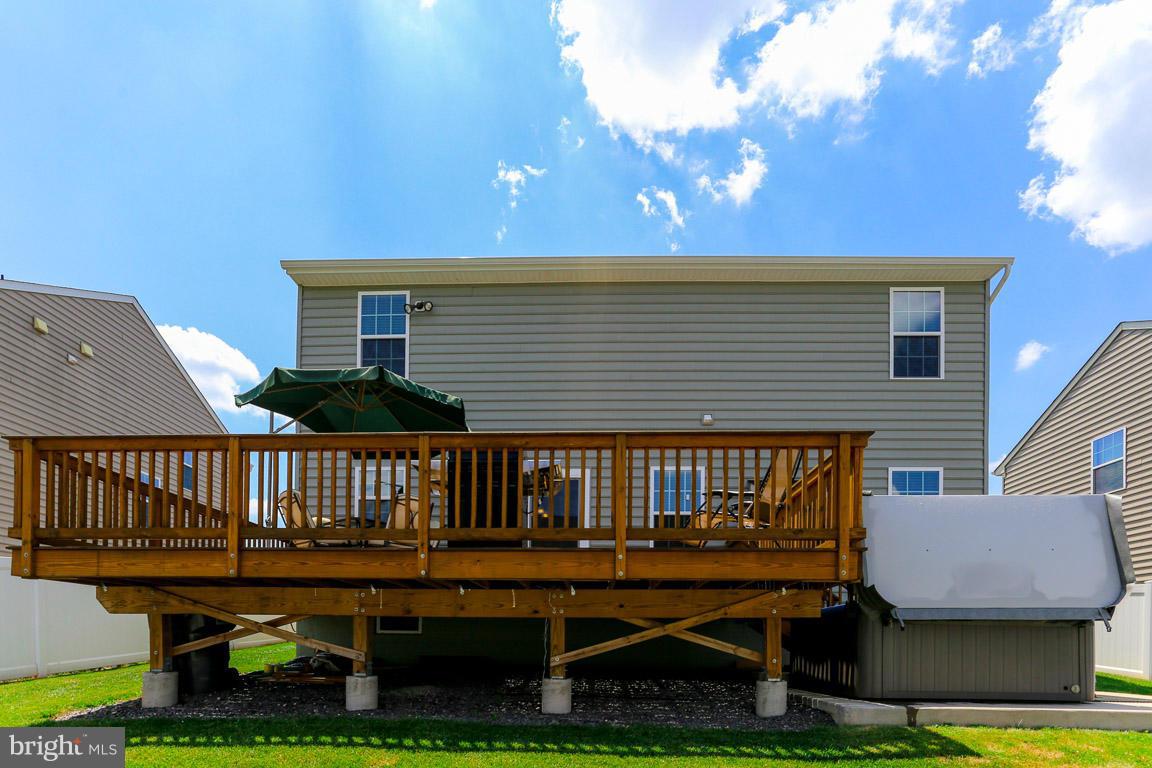 THREE FLAGS - Residential