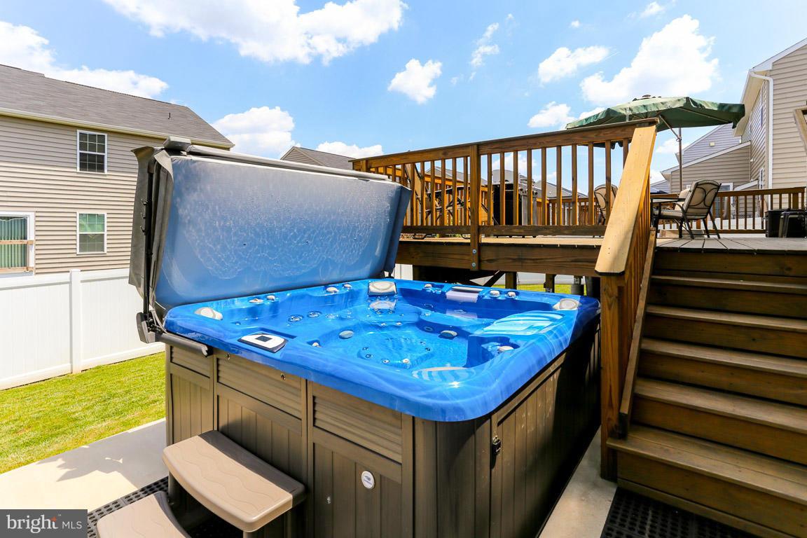 THREE FLAGS - Residential