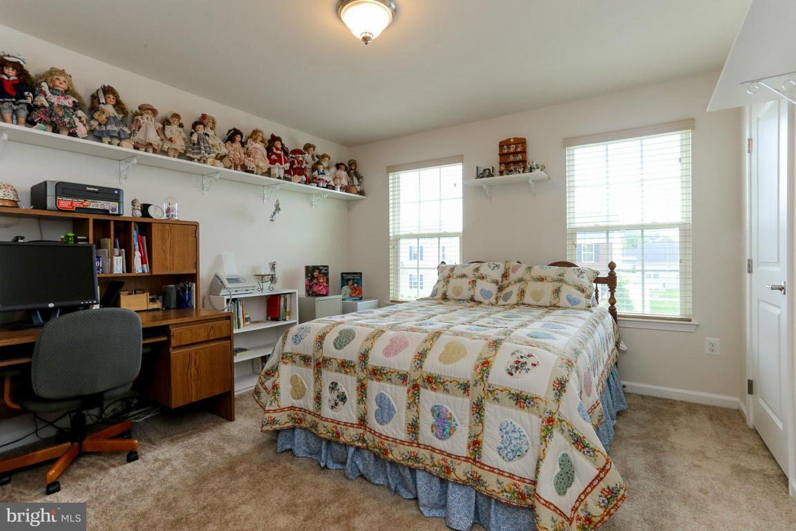 THREE FLAGS - Residential