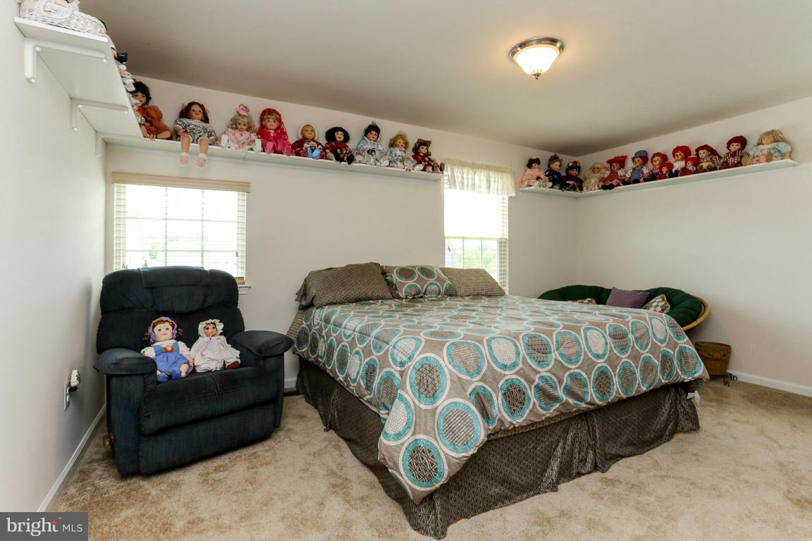 THREE FLAGS - Residential