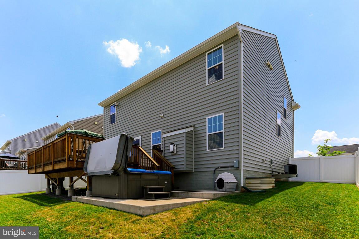 THREE FLAGS - Residential