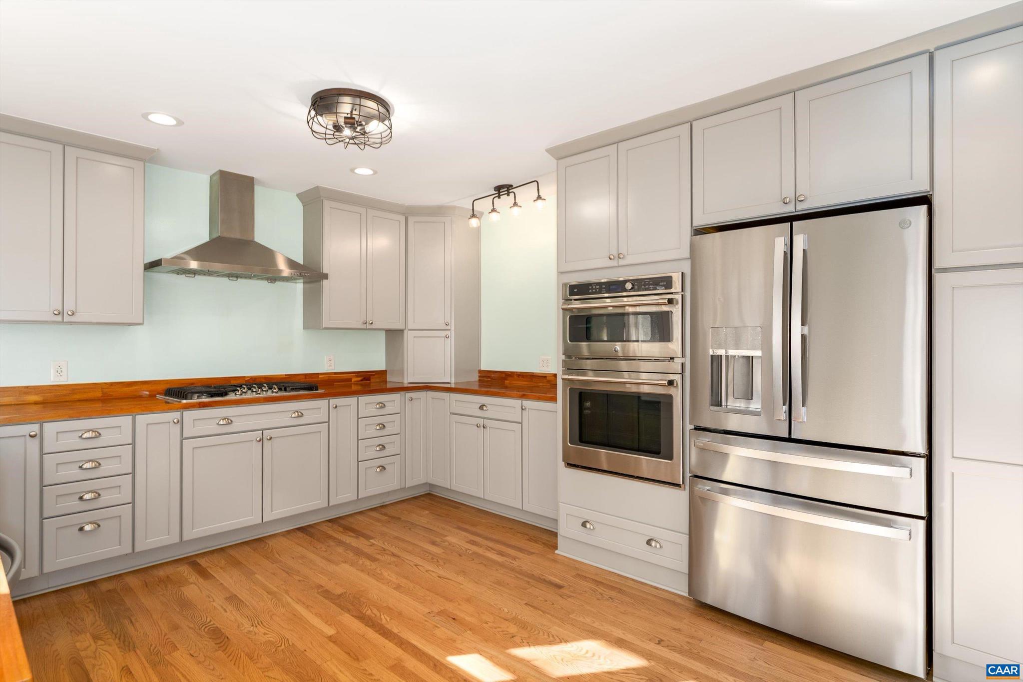 LAKE MONTICELLO - Residential