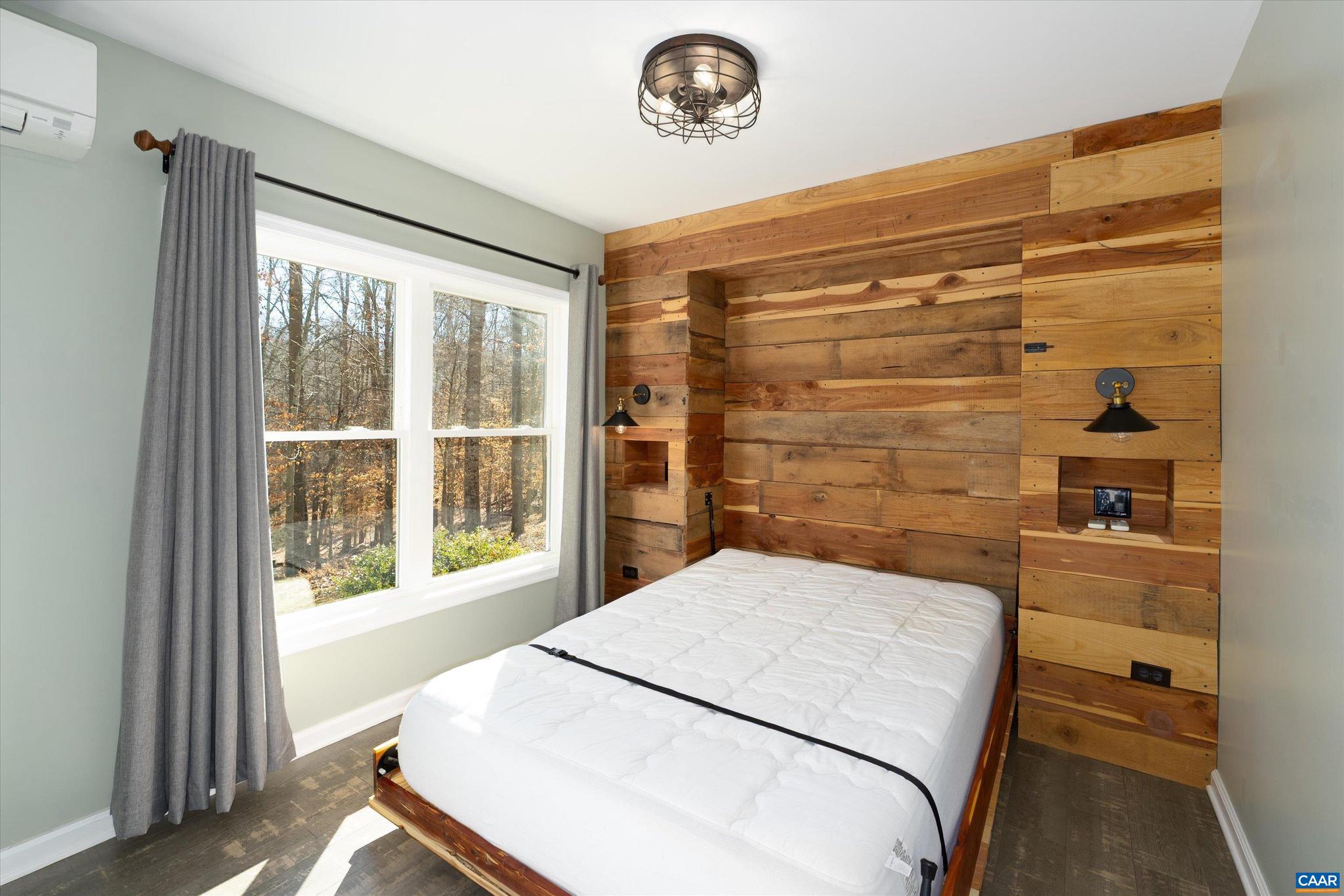 LAKE MONTICELLO - Residential