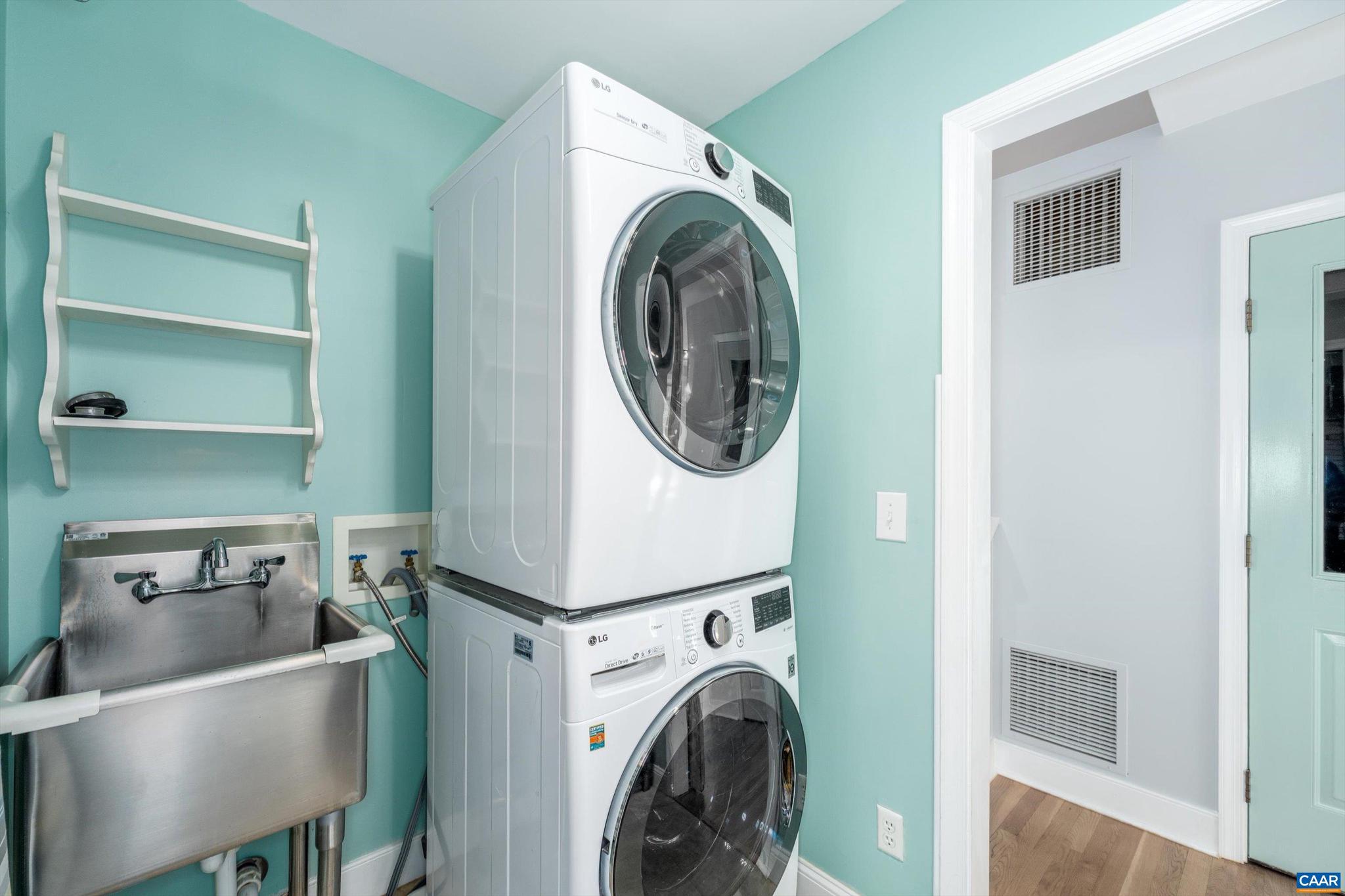 LAKE MONTICELLO - Residential