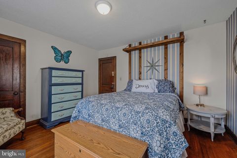 184 WILKES STREET 1 AND #2 BERKELEY SPRINGS WV 25411