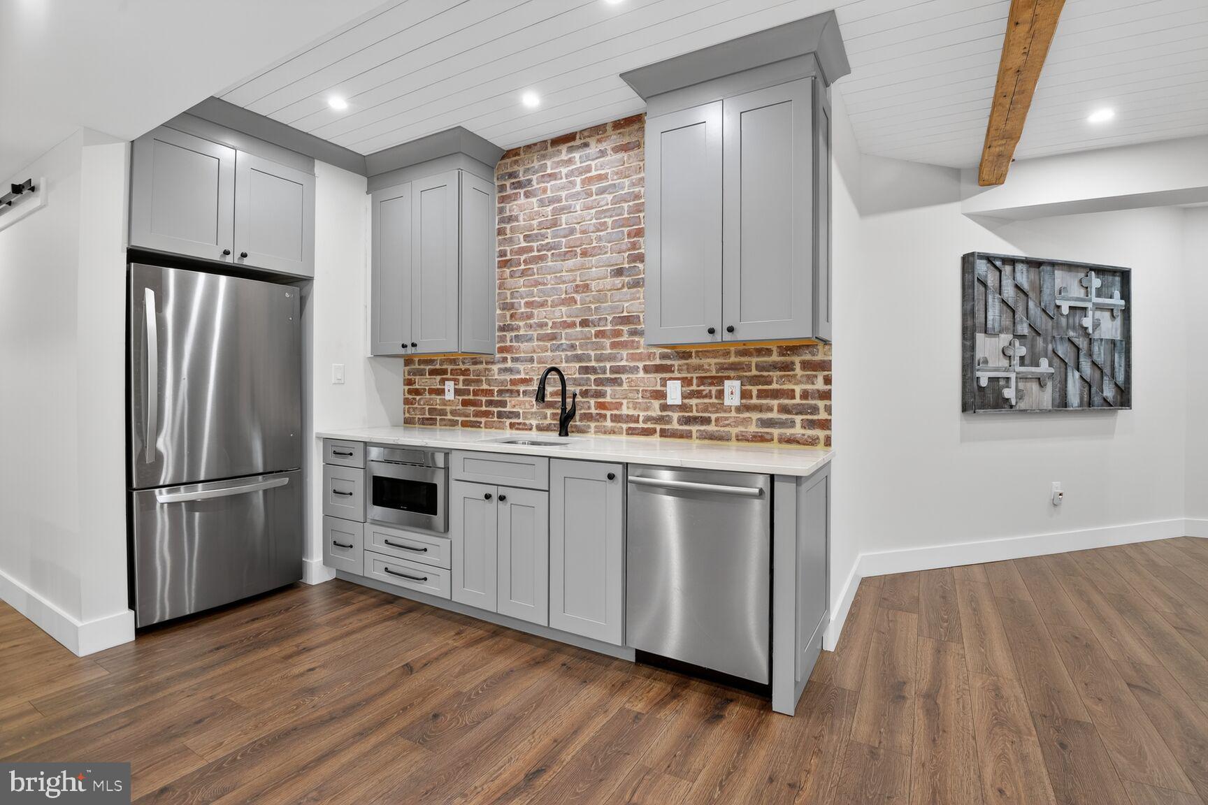 ROBERTS LANDING - Residential