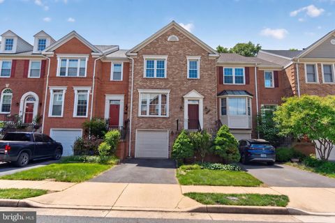 Photo of 20923 Sandstone Square, STERLING, VA 20165 (MLS # VALO2122146)