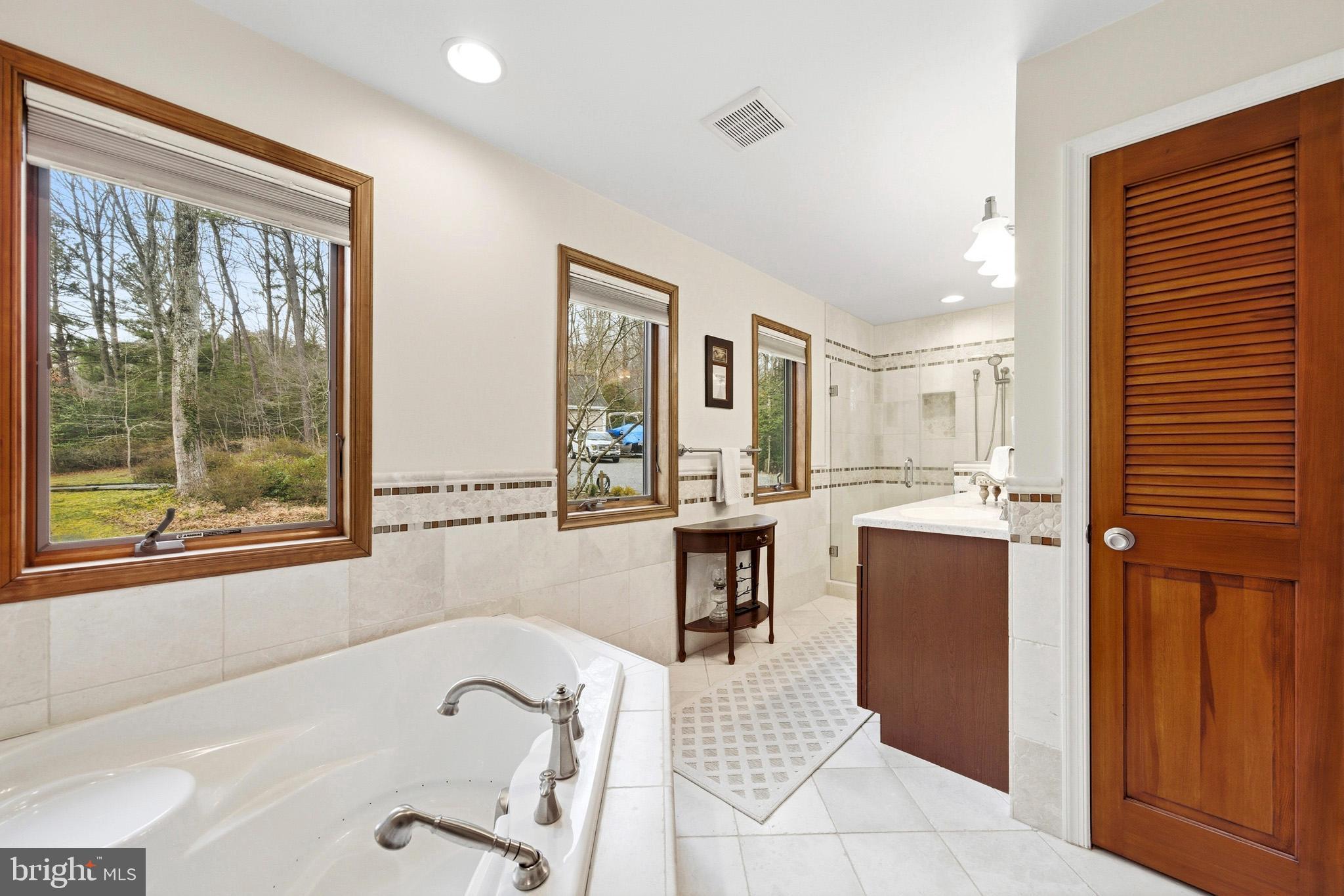 ST LEONARD SHORES - Residential