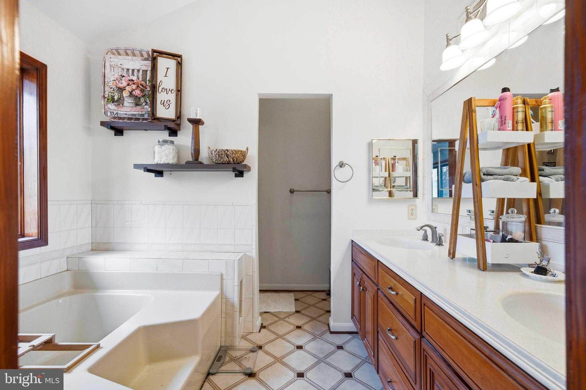 ST LEONARD SHORES - Residential