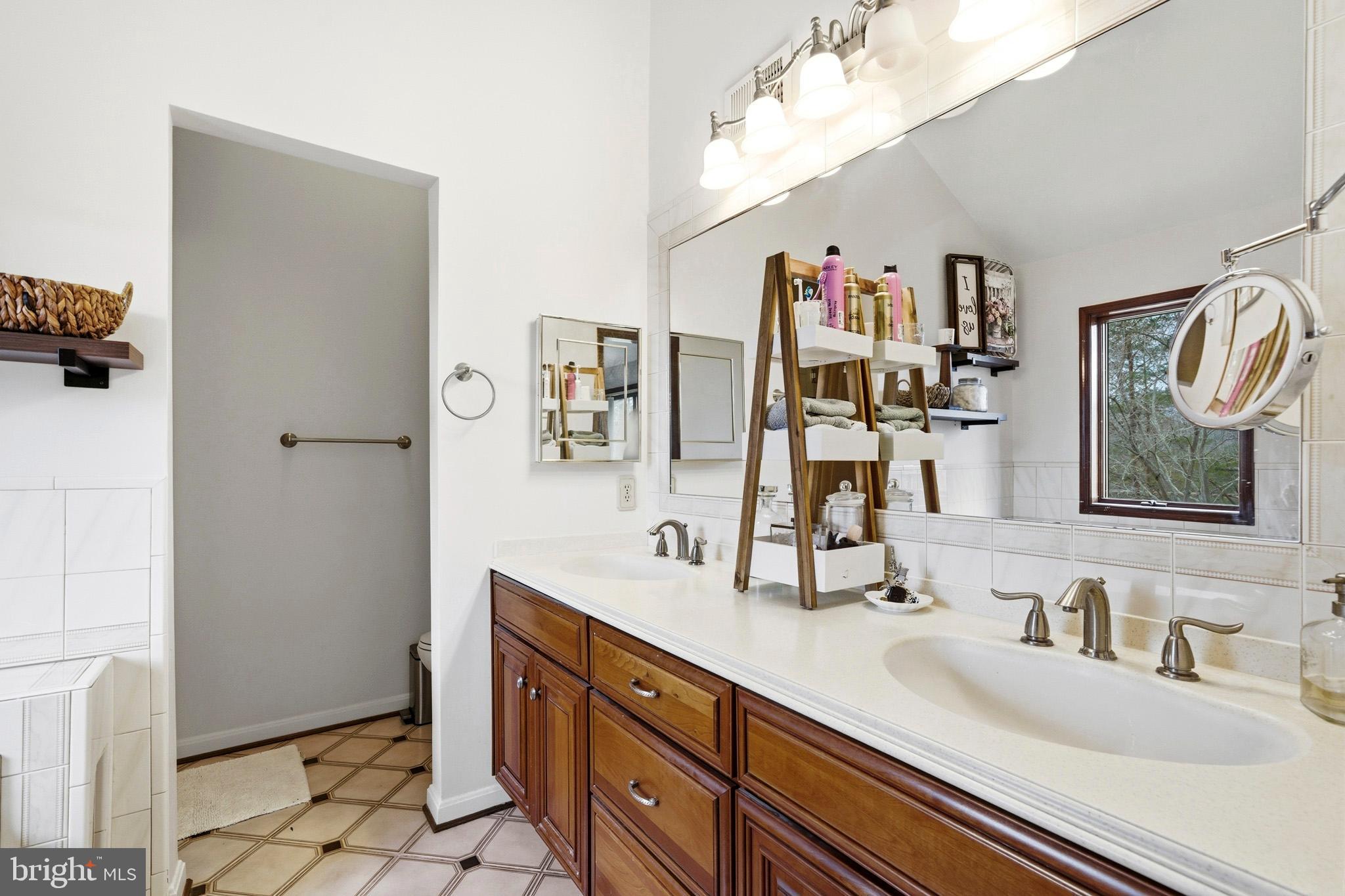 ST LEONARD SHORES - Residential