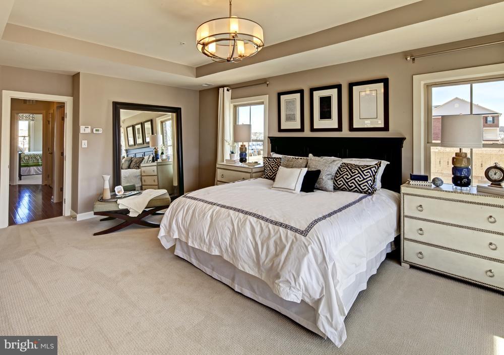 MANOR OAKS - Residential