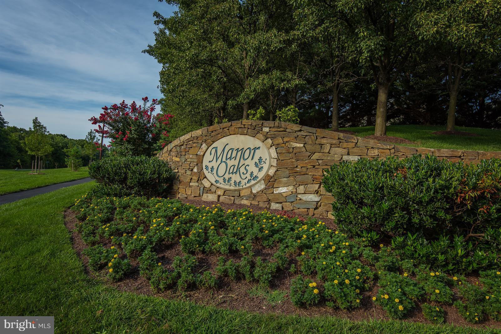 MANOR OAKS - Residential