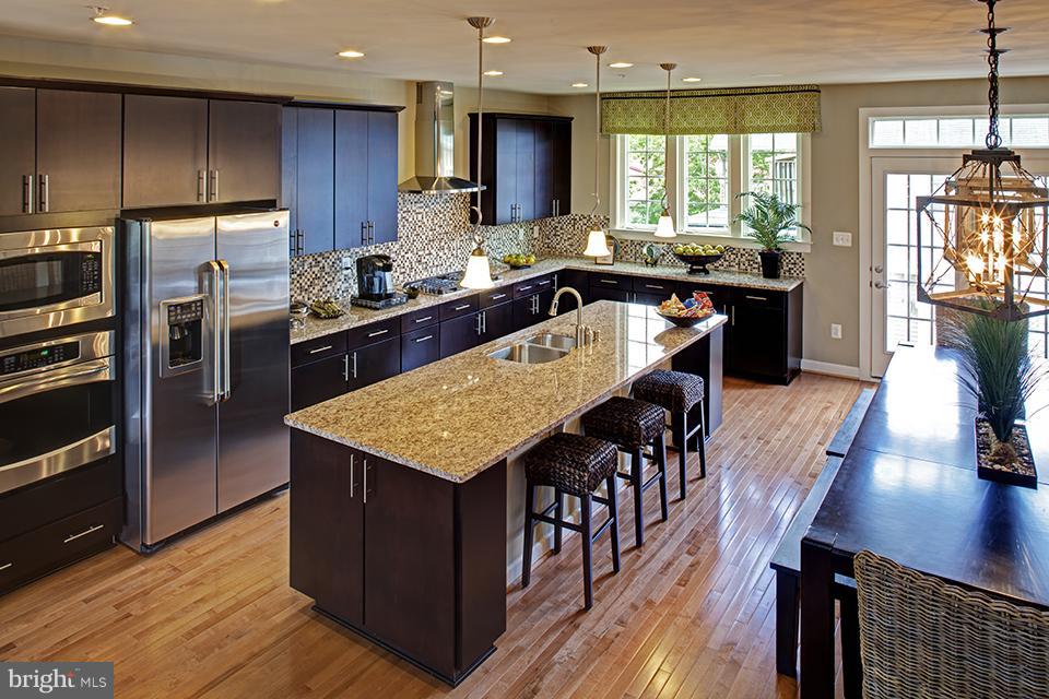 MANOR OAKS - Residential