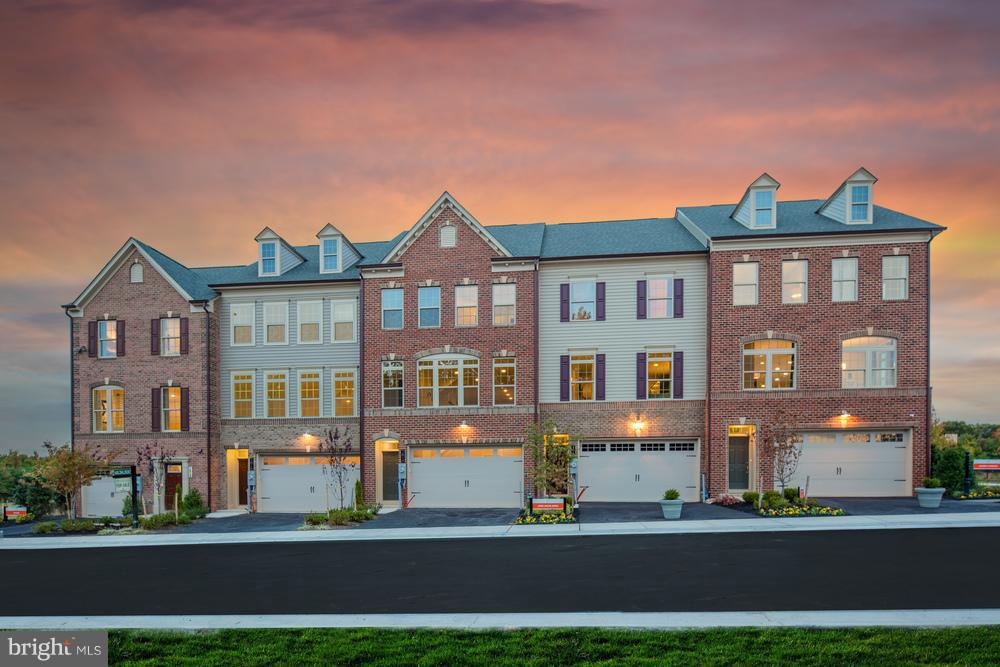 MANOR OAKS - Residential