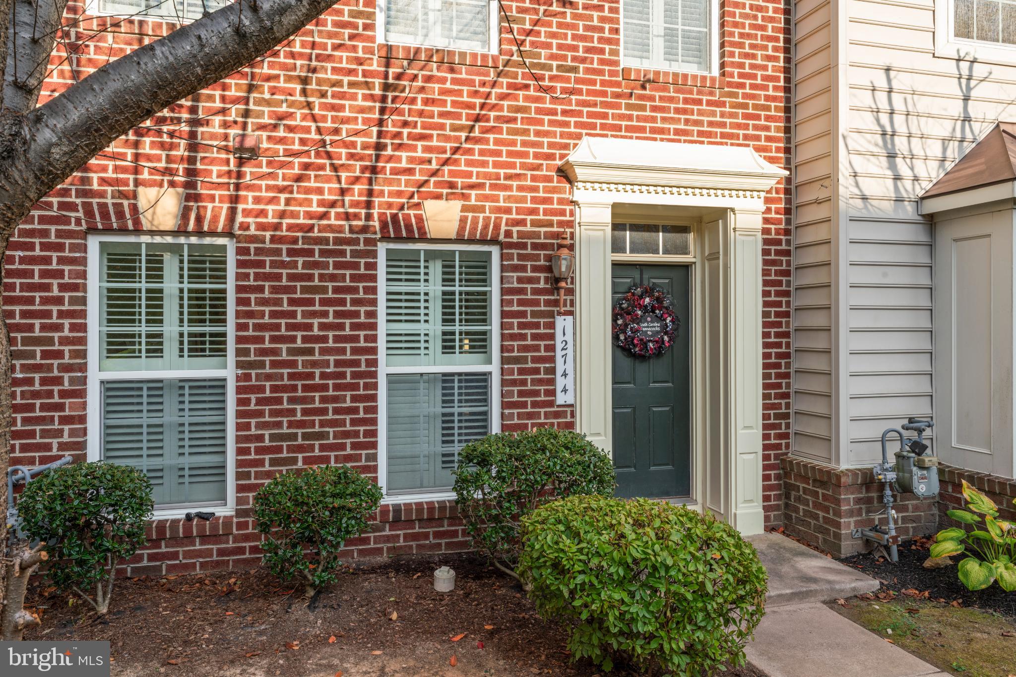 12744 STONE LINED CIRCLE