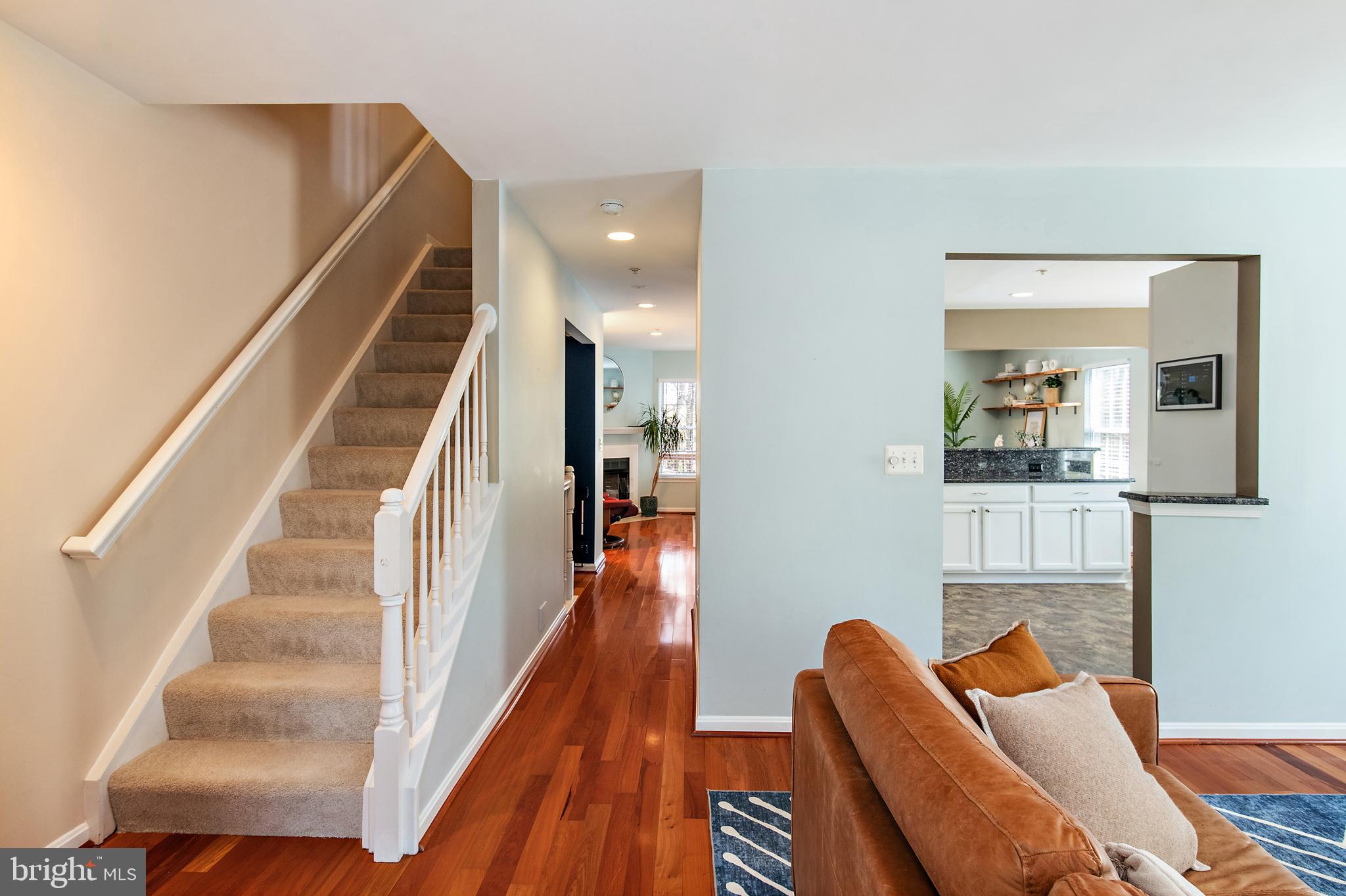 FALCON CREST - Residential