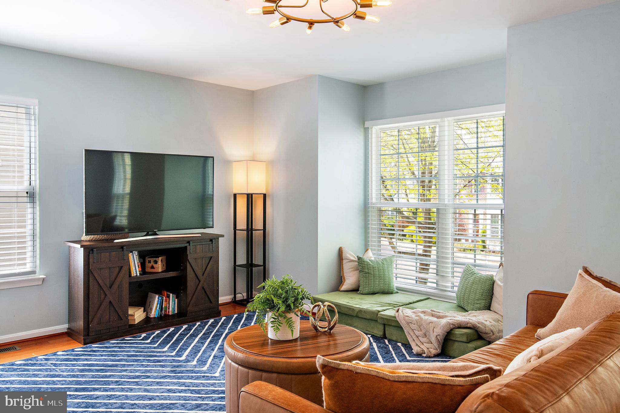 FALCON CREST - Residential