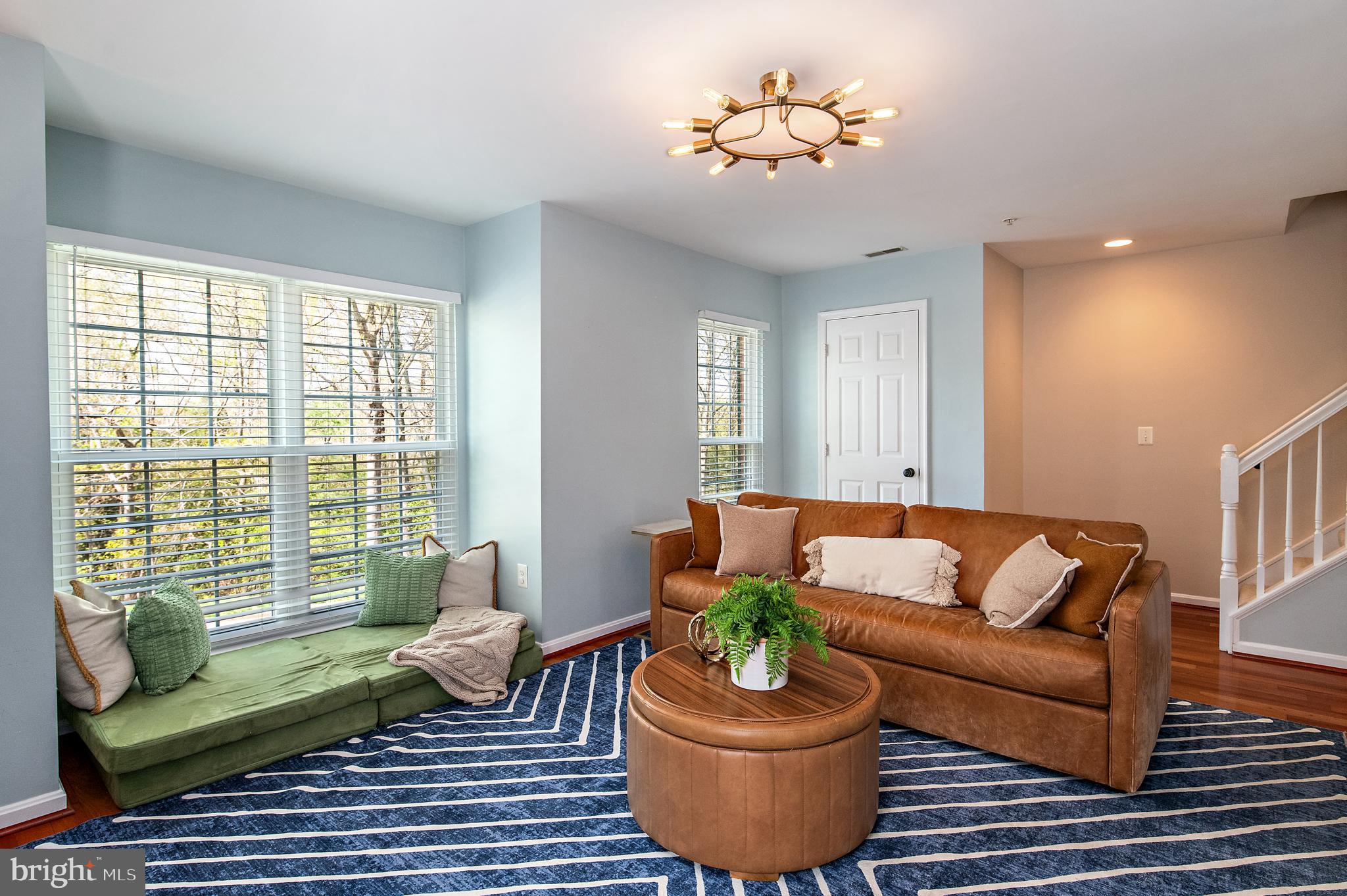 FALCON CREST - Residential