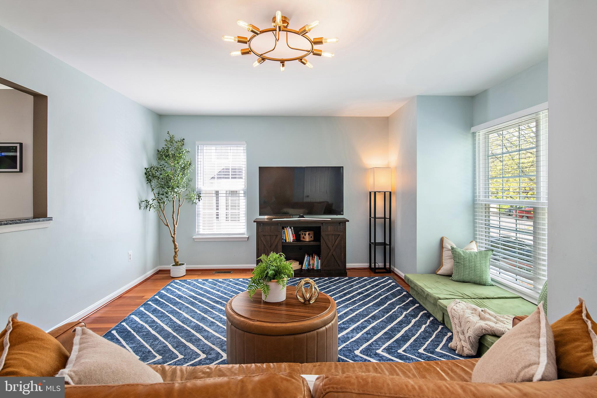 FALCON CREST - Residential