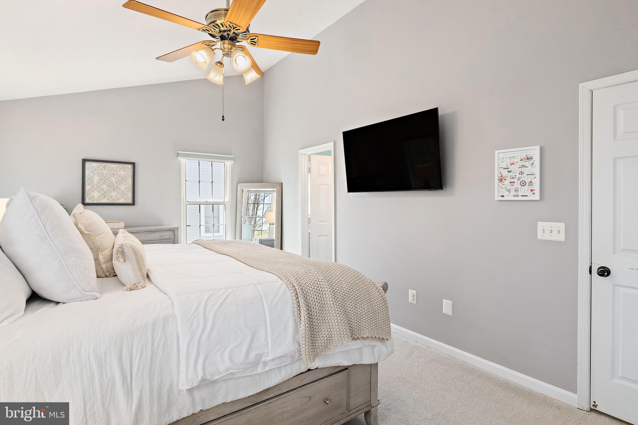 FALCON CREST - Residential