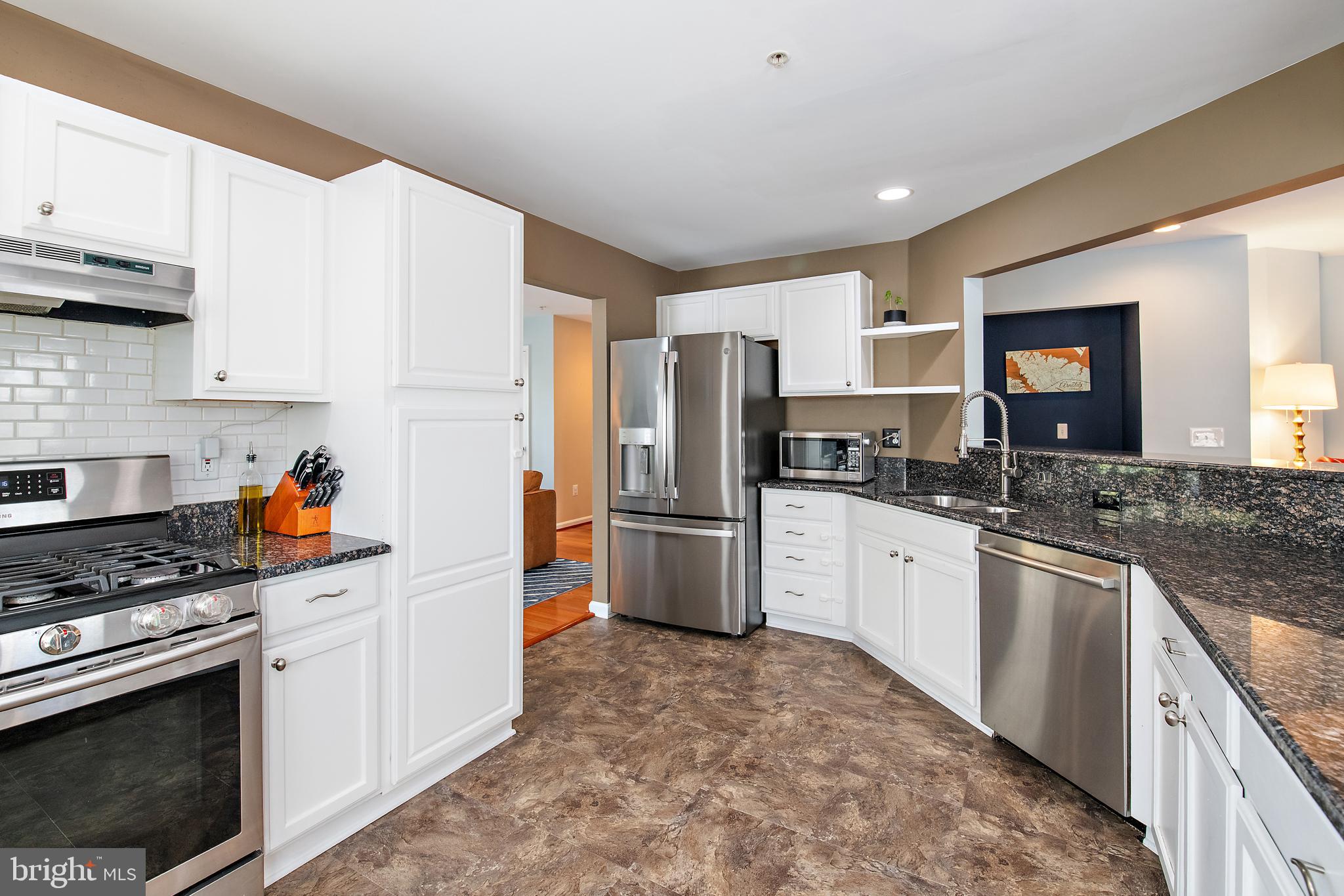 FALCON CREST - Residential