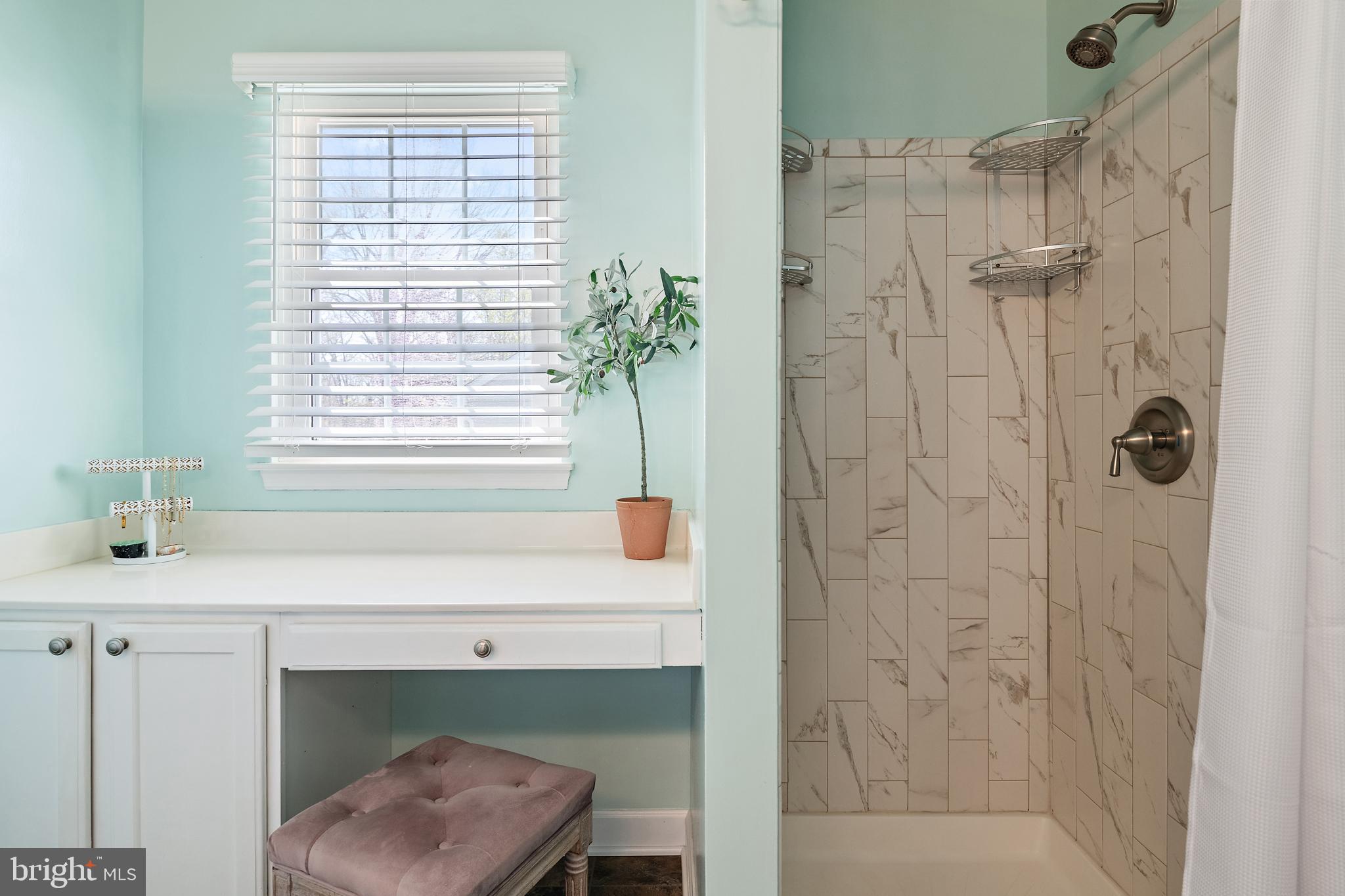 FALCON CREST - Residential