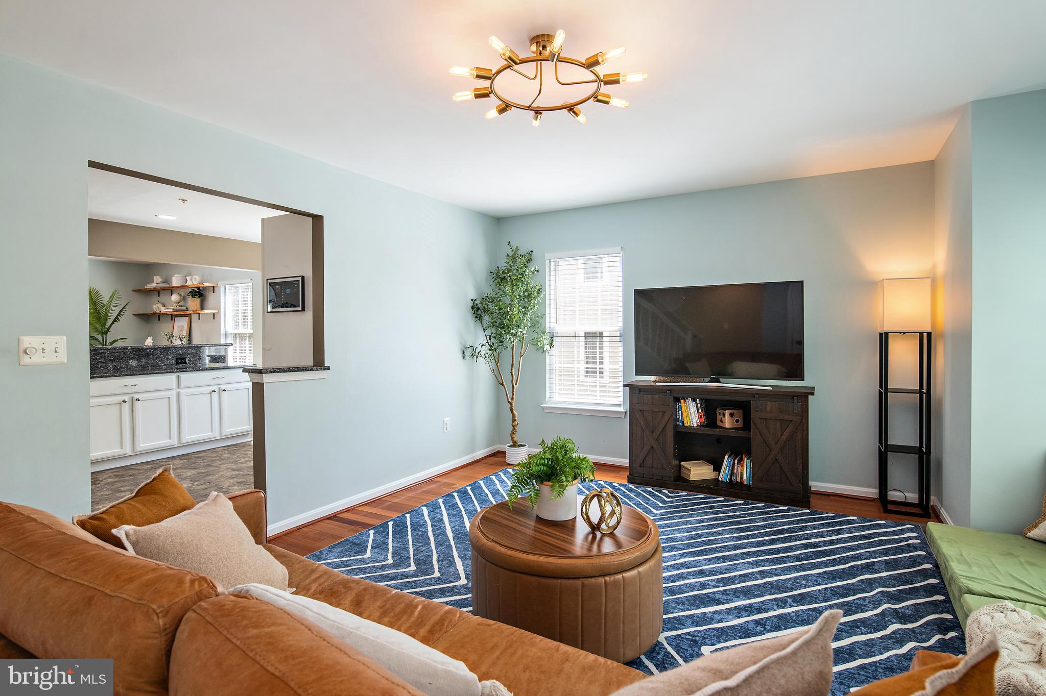 FALCON CREST - Residential