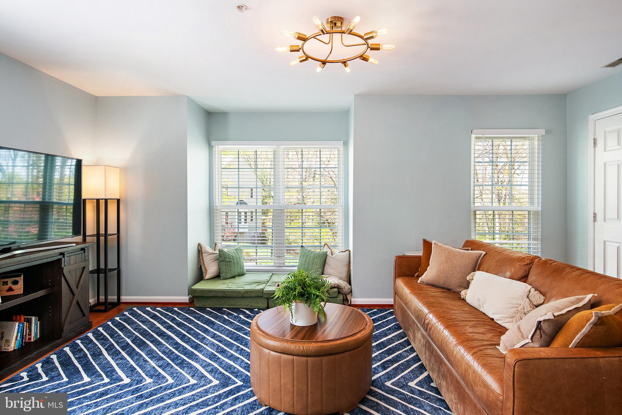 FALCON CREST - Residential