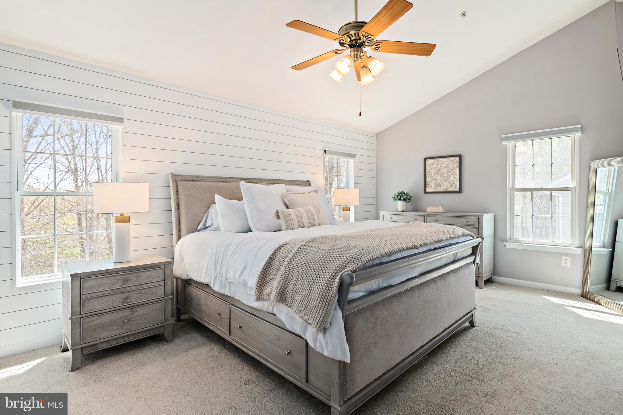 FALCON CREST - Residential