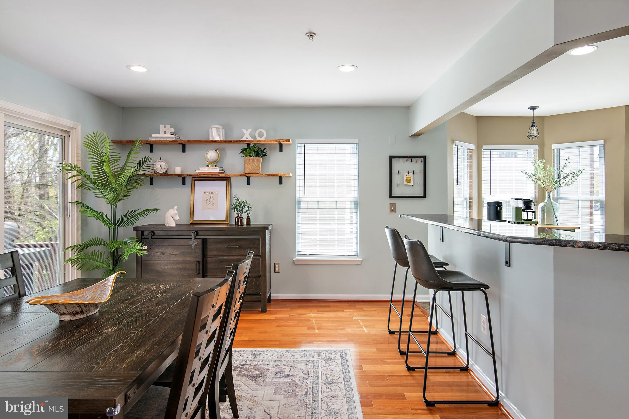 FALCON CREST - Residential