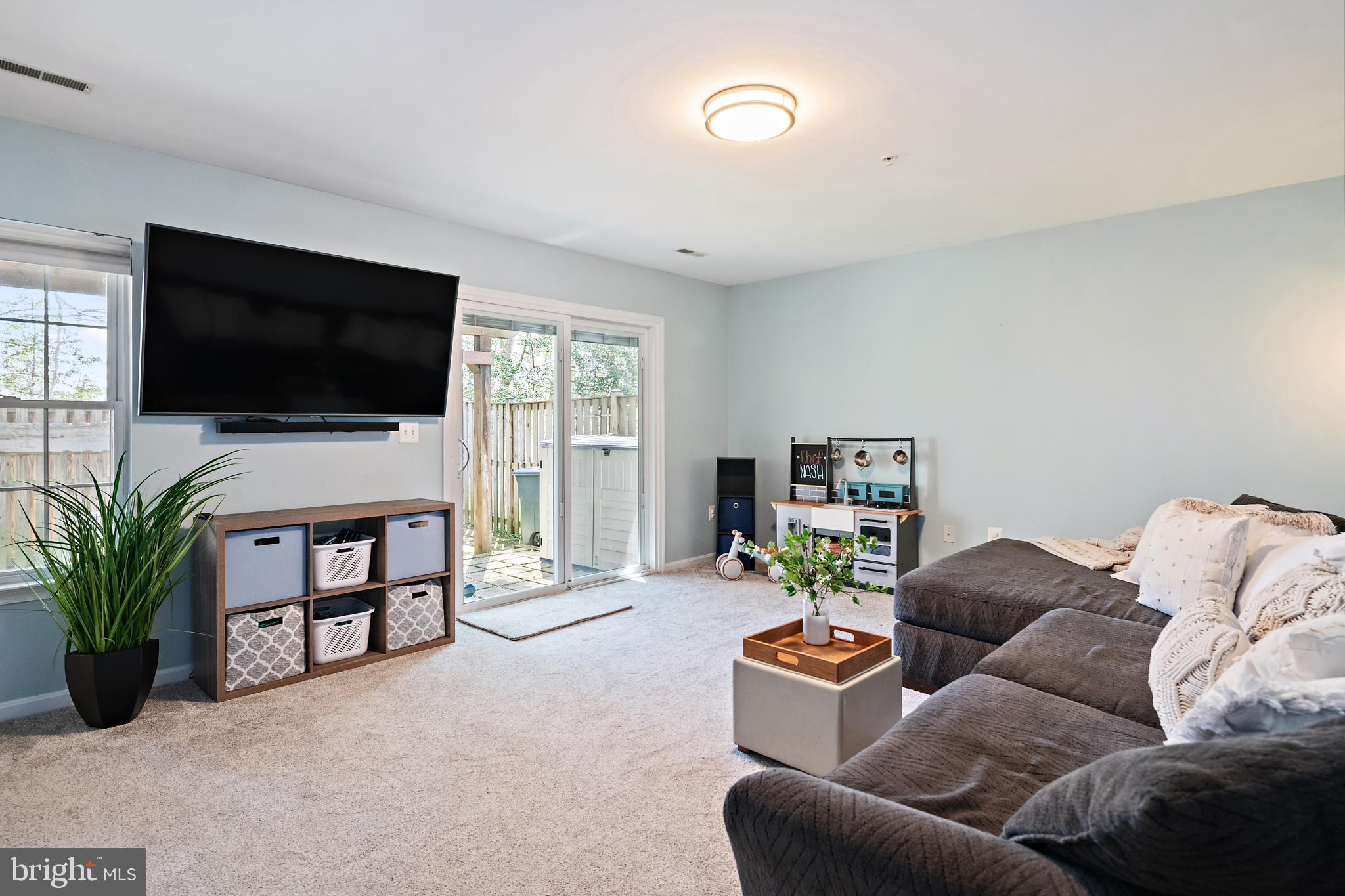 FALCON CREST - Residential