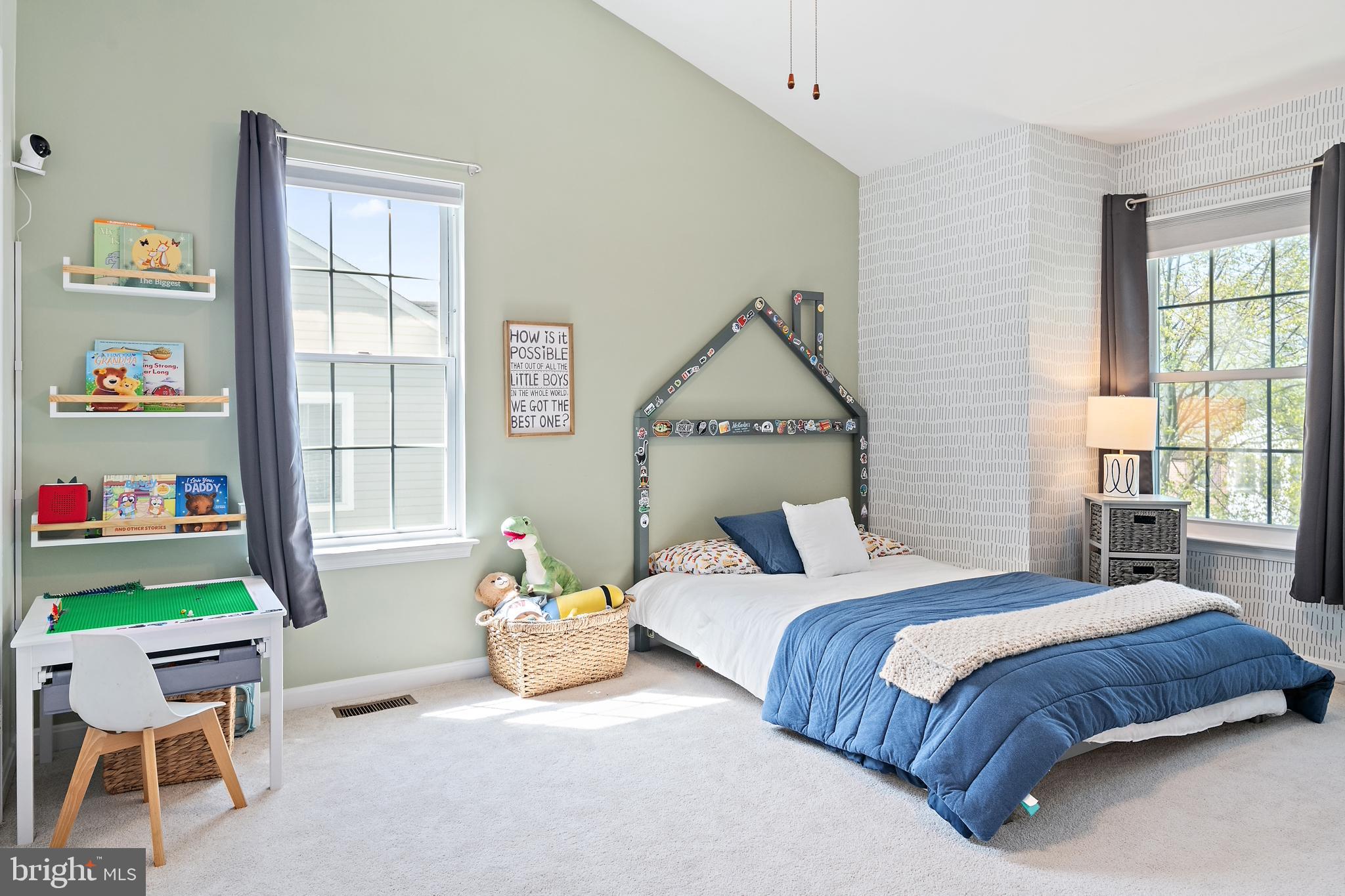 FALCON CREST - Residential