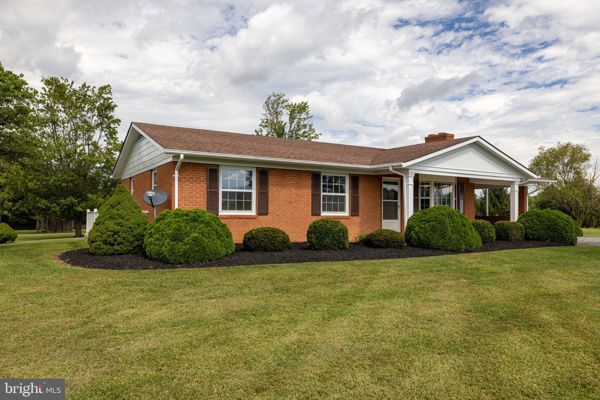 3376 US HWY 211 W