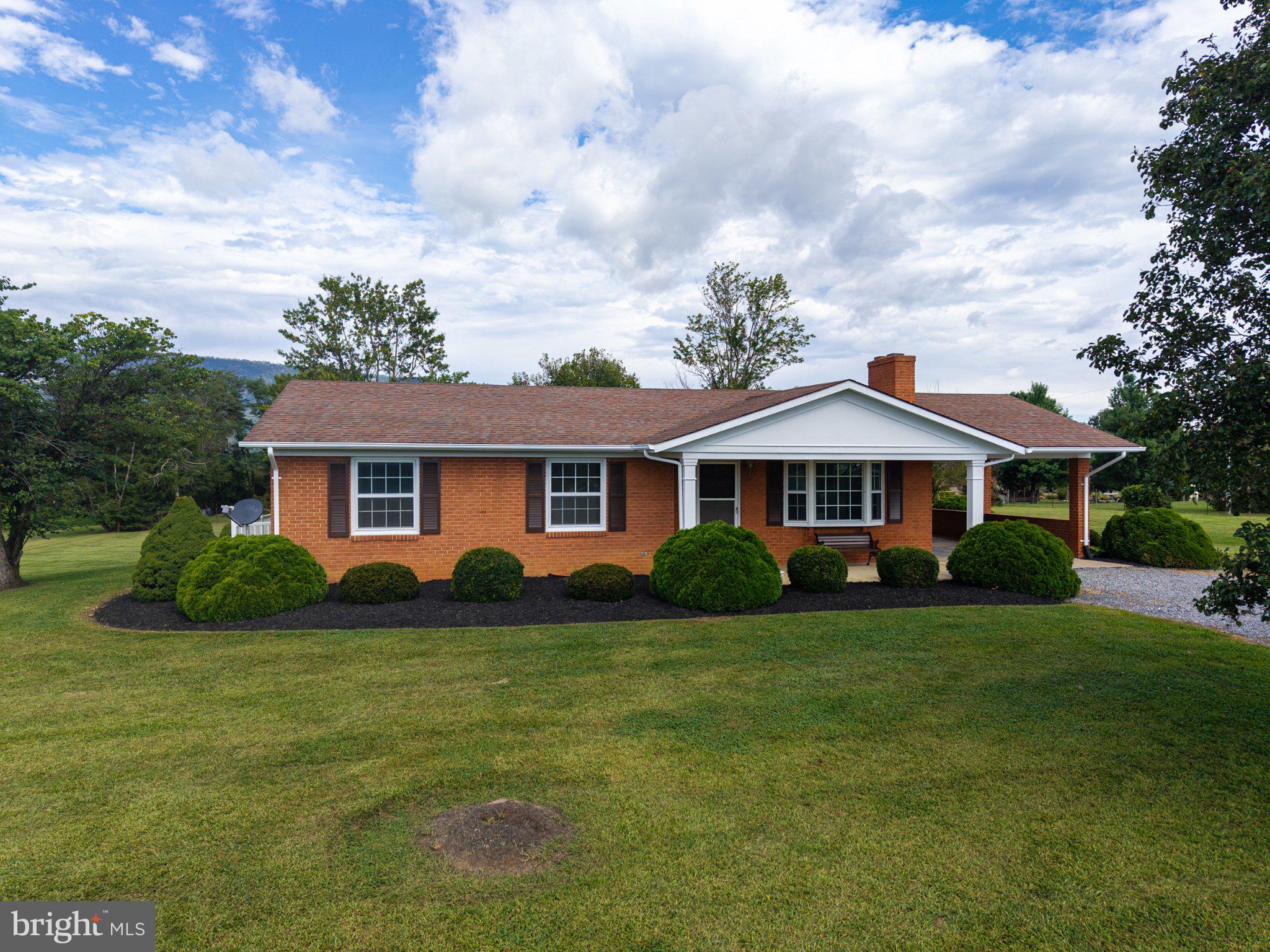 3376 US HWY 211 W