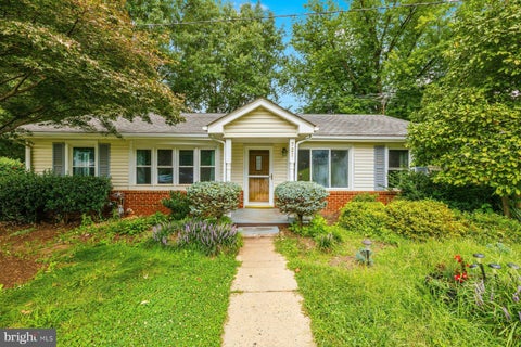 Photo of 721 Wirt Street SW, LEESBURG, VA 20175 (MLS # VALO2130838)