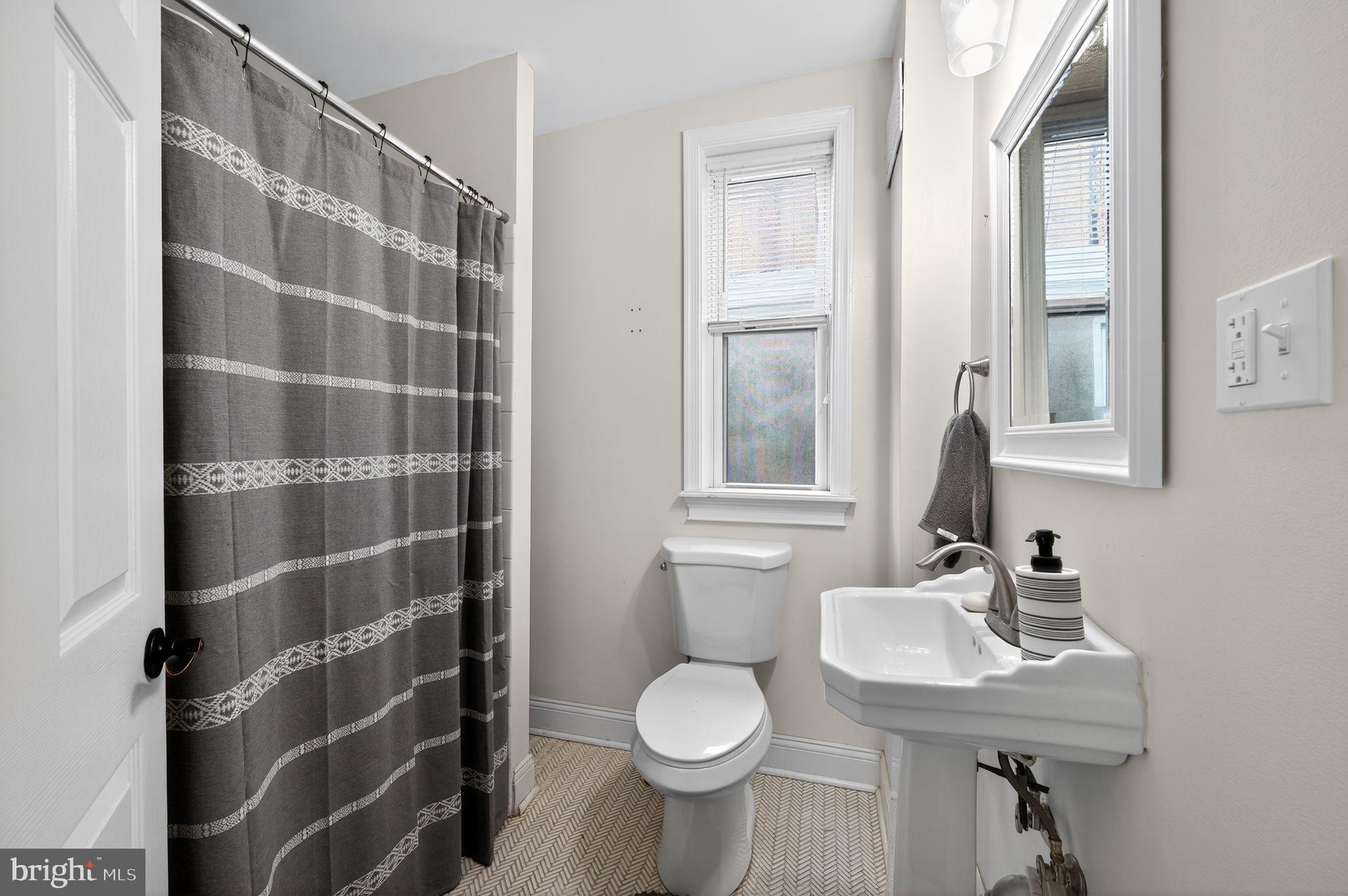 NORRIS SQUARE - Residential Lease