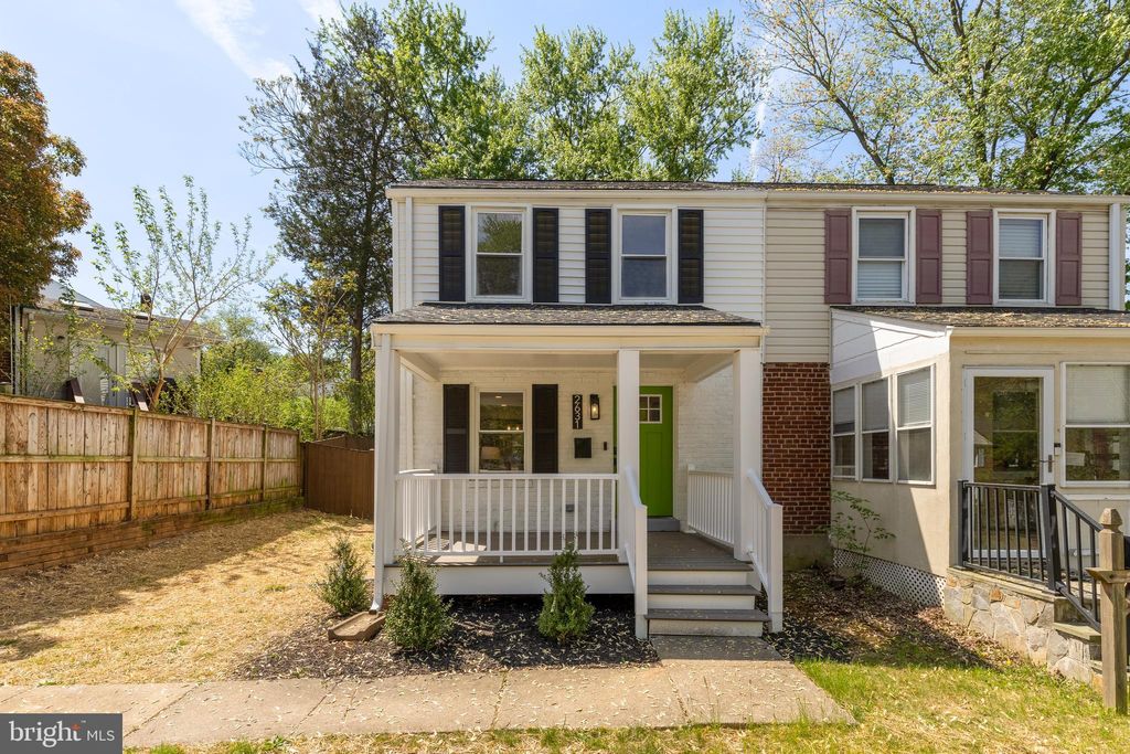 Photo of 2631 Farmington Drive, ALEXANDRIA, VA 22303 (MLS # VAFX2299524)