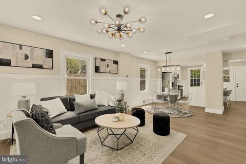 Photo of 2631 Farmington Drive, ALEXANDRIA, VA 22303 (MLS # VAFX2299524)