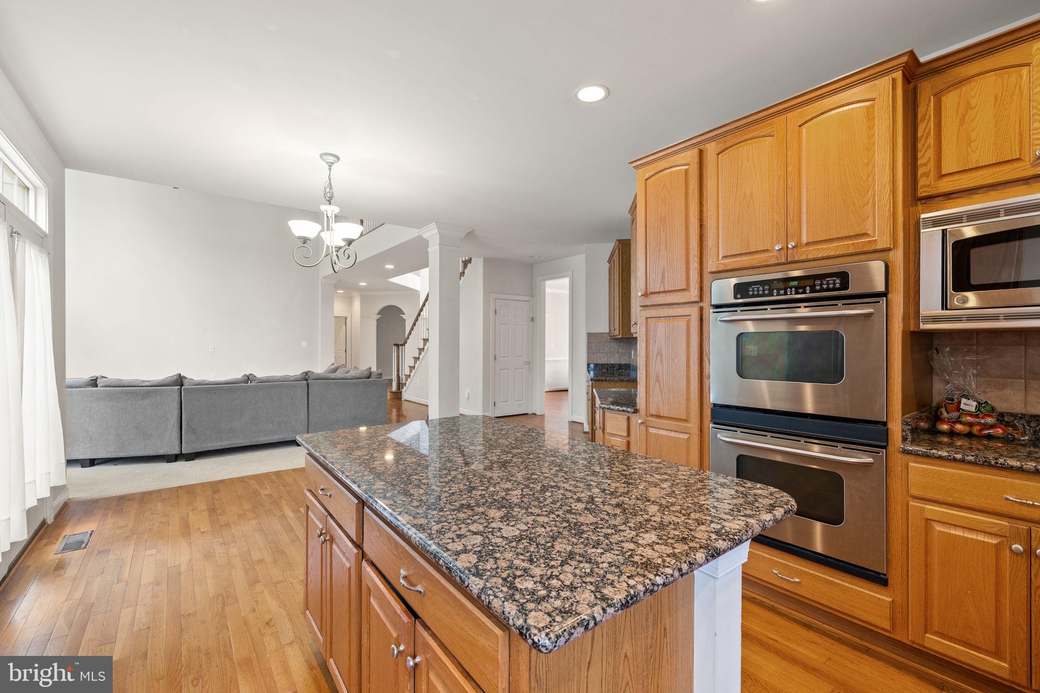 STONEWALL MANOR - Residential